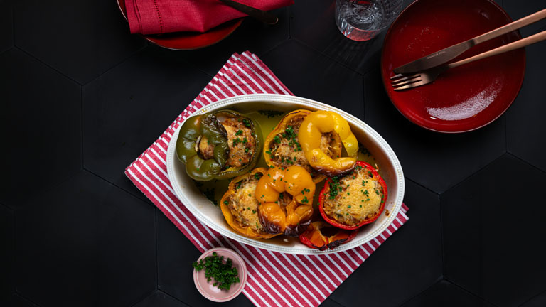 Gefüllte Paprika in der Auflaufform – Foodfotografie von Kaiserhappen