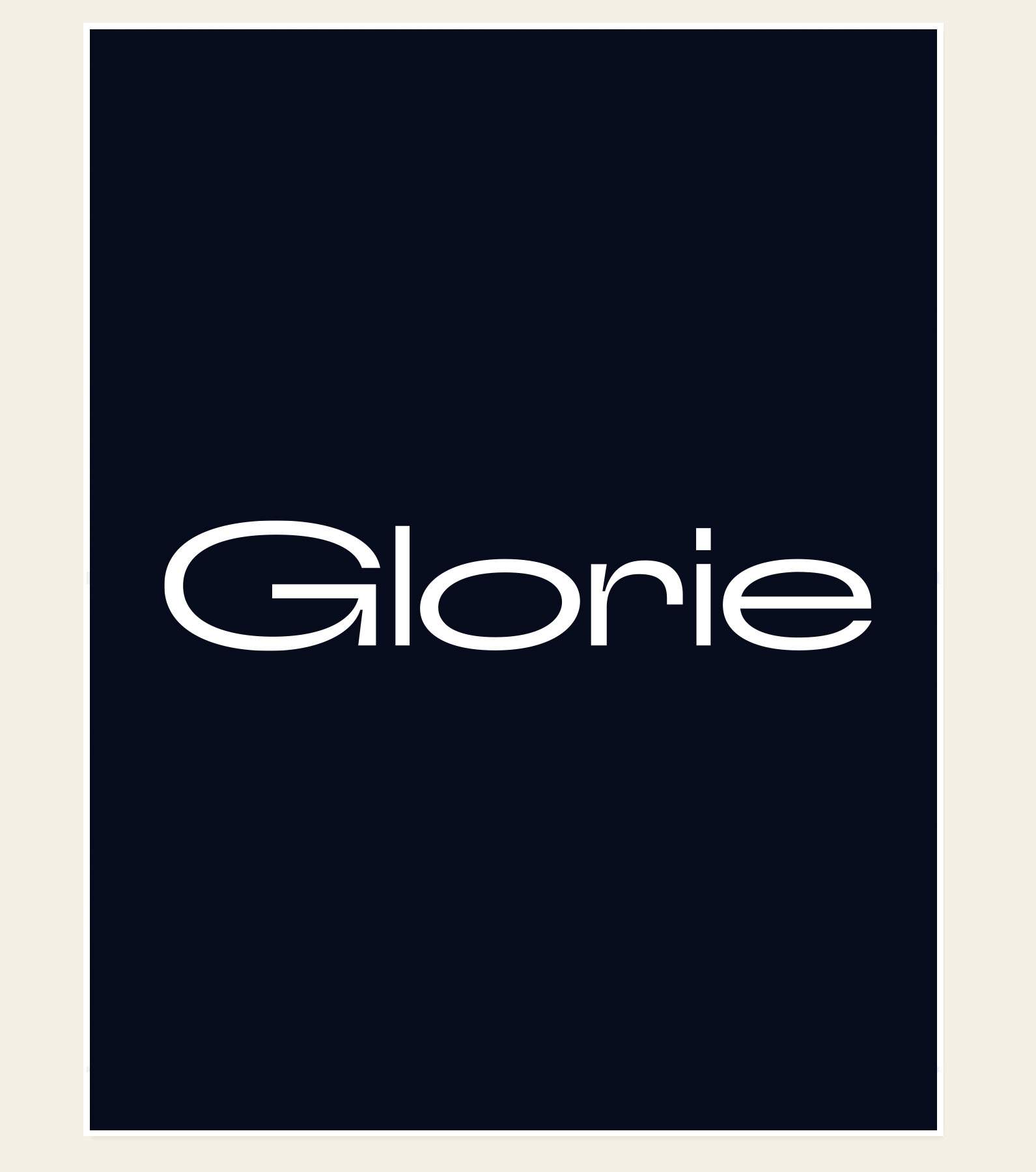 Logo des GLORIE, weiß auf Dunkelblau